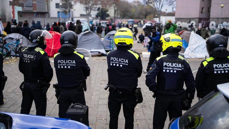 Fiscalía exige que Albiol aclare qué protección ofreció a los desalojados del B9 de Badalona Fiscalía exige que Albiol aclare qué protección ofreció a los desalojados del B9 de Badalona