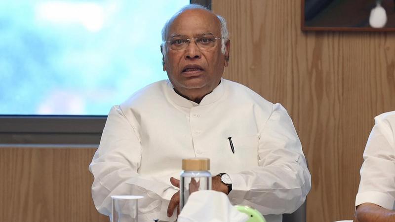 With ‘High Command’ Without Command, Who Really Runs The Congress?