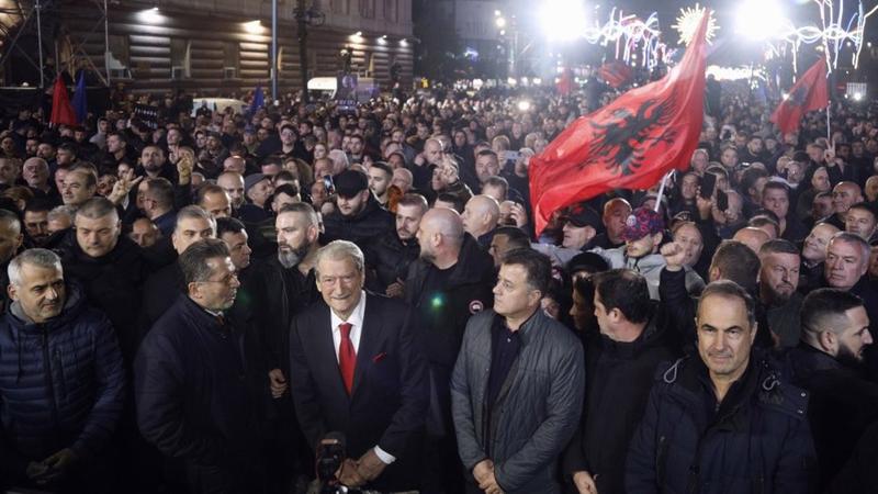 U Albaniji tenzije na antivladinom protestu opozicije