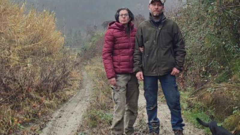 Emanuela e Riccardo, Natale ancora nel fango: “Strada spesso inagibile, resistiamo quassù soli”