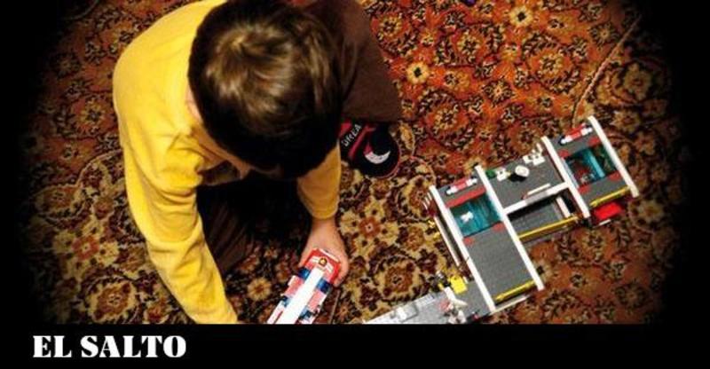 Parimos consumidores: Navidad, Pikler, Montessori y la captura capitalista de lo subversivo