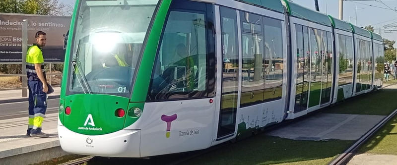 La historia interminable continúa: la Junta retrasa el tranvia de Jaén por un cambio que volvería más cara la gestión del servicio