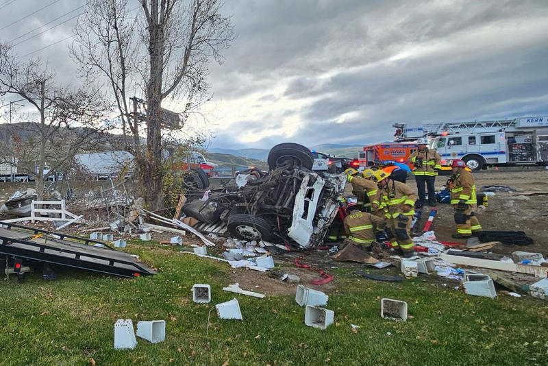 Interstate 5 through Grapevine closed in each direction during holiday travel