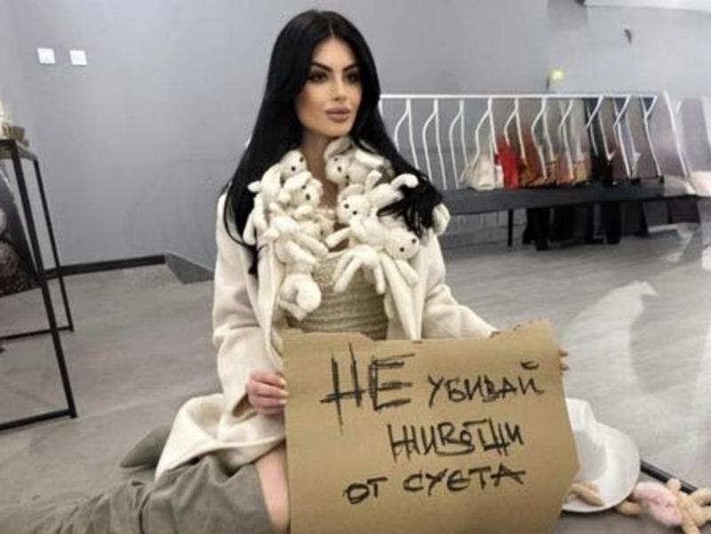 Мис България трогна с палто от зайчета: Не убивайте от суета