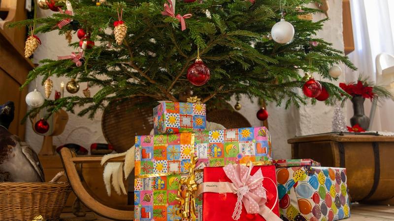 Geschenkökonomie | Der ökonmische (Un)Sinn von Weihnachten: Warum es keine „richtigen“ Geschenke gibt