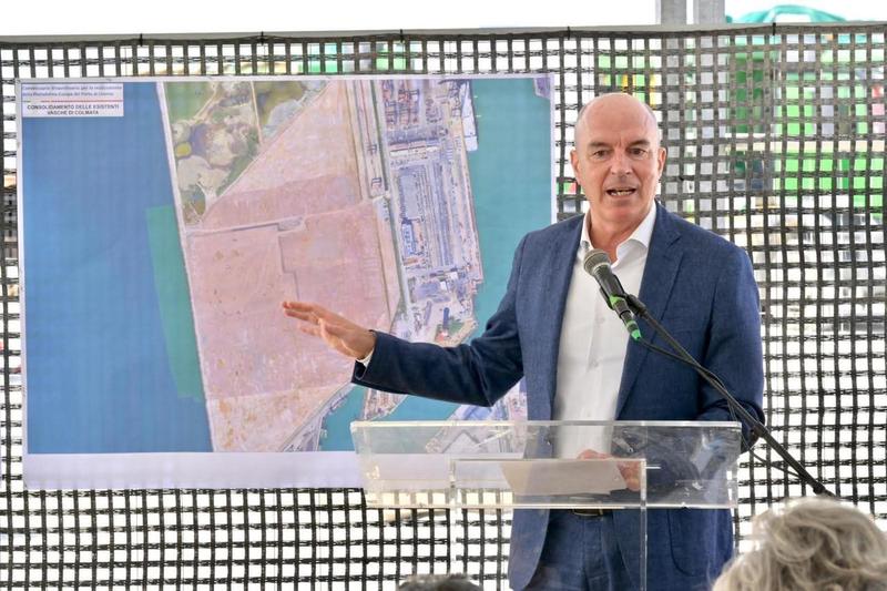 Il sindaco Salvetti: «Così il porto di Livorno cresce e guarda al 2026»