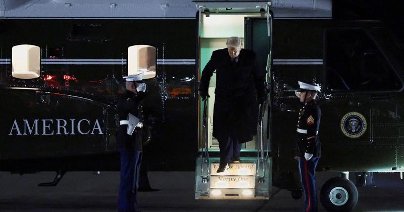 VIDEO Internet gori zbog Trumpova čudnog silaska iz aviona: Stručnjakinja za govor tijela otkrila što se događa VIDEO Internet gori zbog Trumpova čudnog silaska iz aviona: Stručnjakinja za govor tijela otkrila što se događa