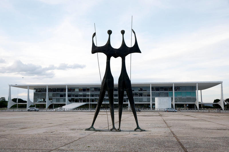 Brasília faz amigo secreto com o Supremo, com tudo