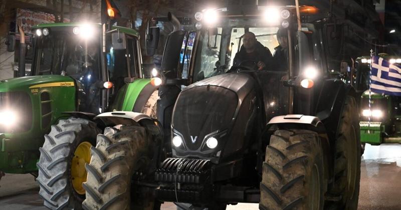 Λάρισα: Παραμένουν στο μπλόκο της Νίκαιας οι αγρότες - Συνεχίζουν τις κινητοποιήσεις και μετά τις γιορτές