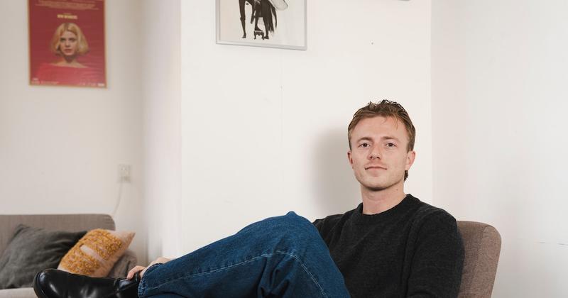 Atze Lourens (31) over reacties op zijn ingezonden brieven: ‘Soms denk ik: ben je nou echt zo dom, of zit je bewust een spelletje te spelen?’