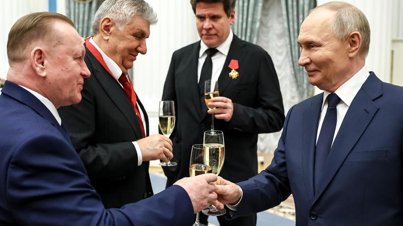 Bombardieri russi sul Mare di Barents, jet Nato li seguono. Zelensky: “Tutti sogniamo che lui (Putin) muoia, ma a Dio chiediamo la pace”