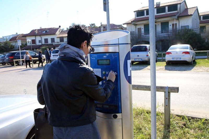 Comacchio, i parcheggi spaccano il Consiglio: «Costi troppo alti per i gestori»
