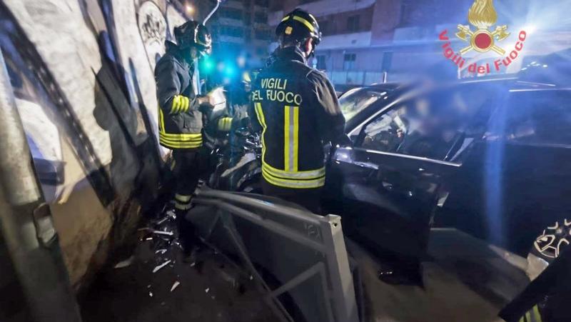 Incidenti mortali nel giorno di Natale: tre vittime. Caccia all’auto pirata che ha ucciso un anziano nel Torinese