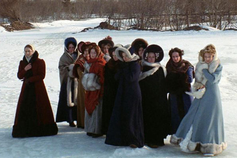 «Декабристки рванули за мужьями в Сибирь, бросив маленьких детей»: спустя двести лет россияне иначе оценивают события на Сенатской площади