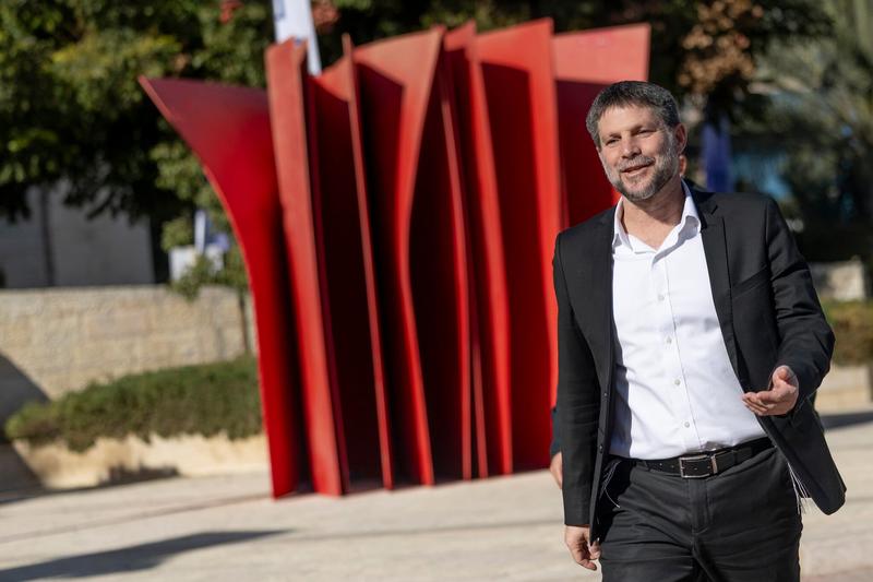 Smotrich says PM’s aides should ‘sit behind bars’ if they worked for Qatar