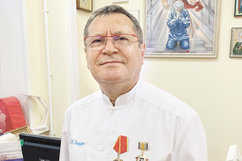 Высший медицинский пилотаж: кардиохирург Лищук достает из сердец бойцов осколки от мин и снарядов