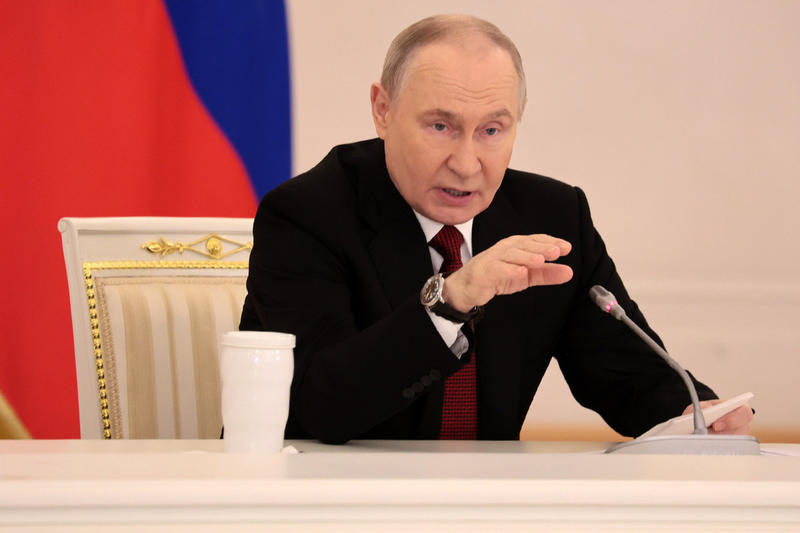 «Болота здесь быть не должно!»: Путин призвал составлять рейтинг худших образовательных учреждений