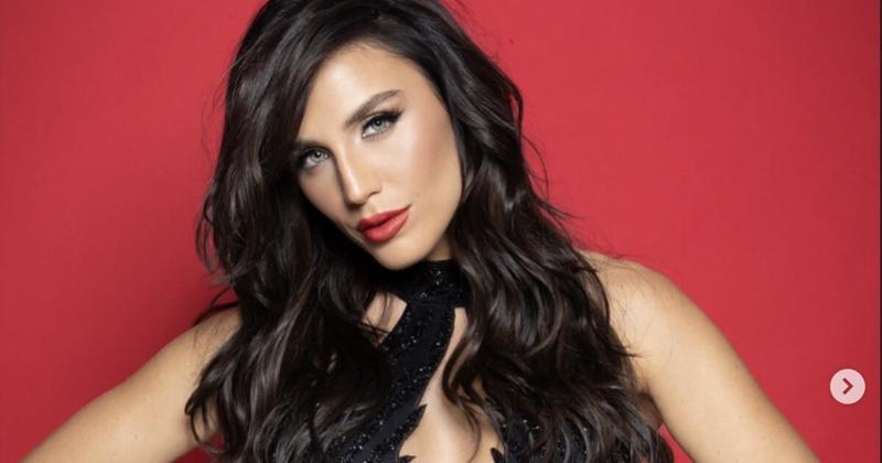 Ξέσπασε στη σκηνή κέντρου στην Κρήτη, η Ιουλία Καλλιμάνη: Θαμώνας της πέταξε λουλούδια με νερό!