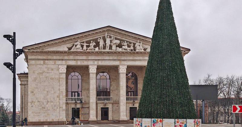 Η Μόσχα ετοιμάζεται να ανοίξει το θέατρο της Μαριούπολης 