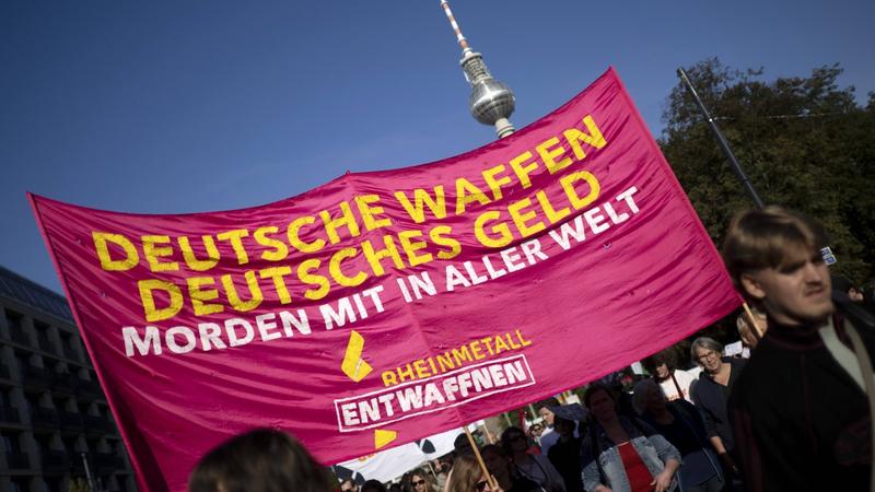 Protest gegen Rheinmetall: „Wir brauchen Geld für den Kiez, nicht für den Krieg“ Protest gegen Rheinmetall: „Wir brauchen Geld für den Kiez, nicht für den Krieg“
