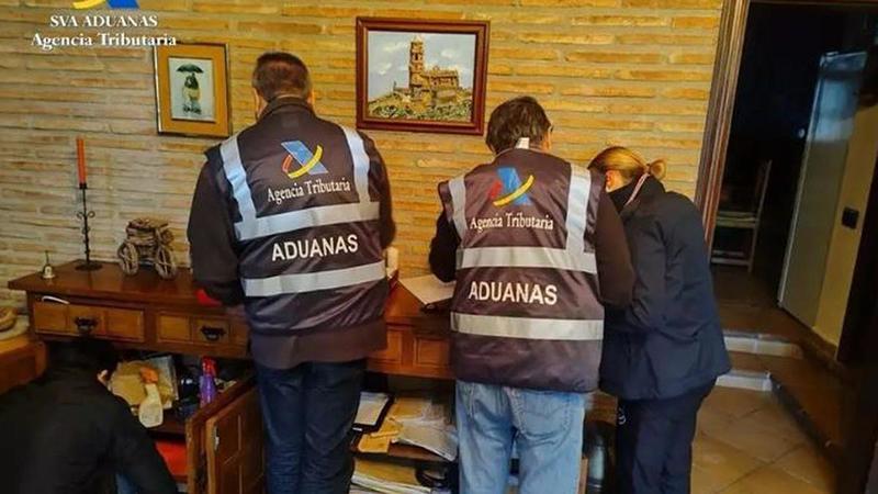 La Agencia Tributaria desmonta una 'macrotrama' de fraude de 300 millones en el IVA de hidrocarburos