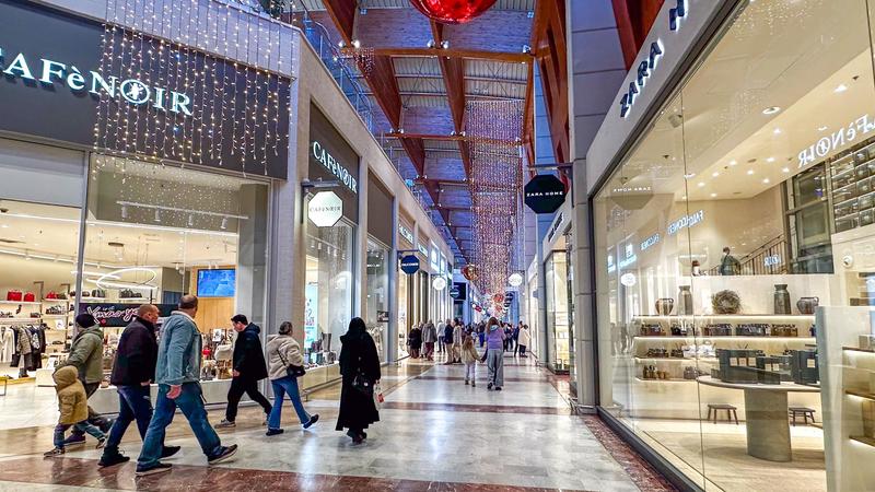 All'Iper Fiordaliso di Rozzano stop ai pagamenti col bancomat: caos alla vigilia di Natale