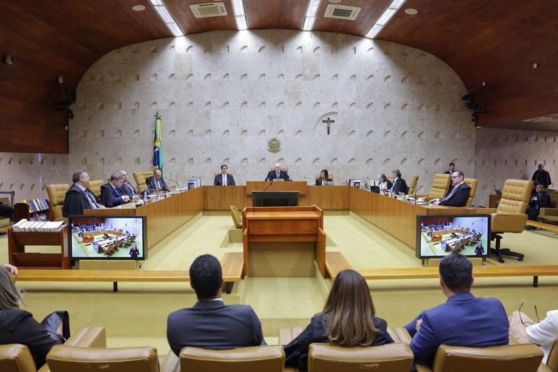 Quando a toga aceita carona, a democracia inteira paga a viagem