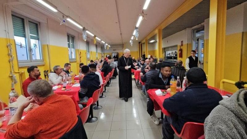 «Natale non sia solo oggi: l’incontro con la mano di Dio si rinnovi ogni giorno»