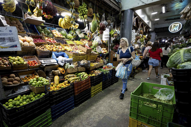 Los venezolanos, más preocupados por la economía navideña que por el despliegue de EE.UU.
