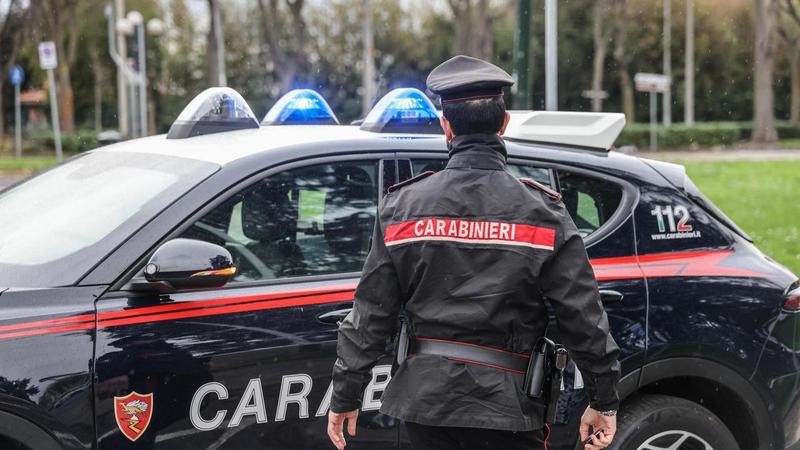 La vendetta di uno stalker. Tappezza le auto in sosta con volantini diffamatori contro la ex compagna