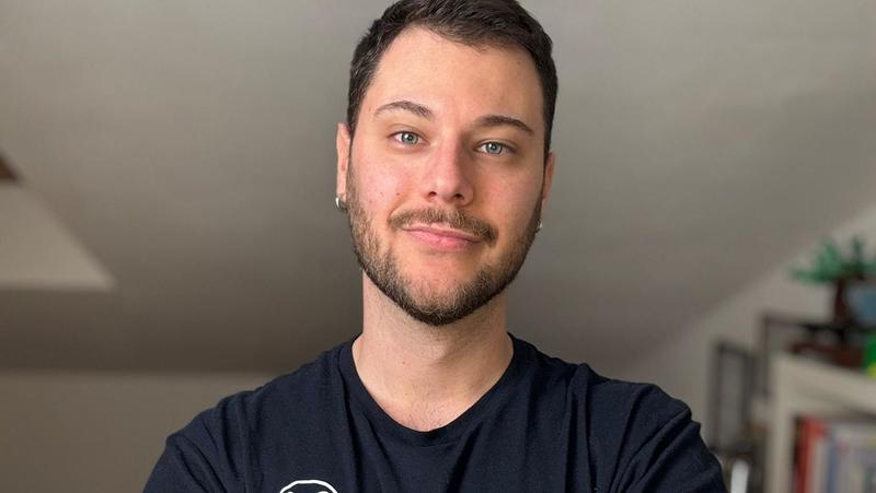 Gianluca, l’infermiere che conquista i social: “Racconto la salute con semplicità”