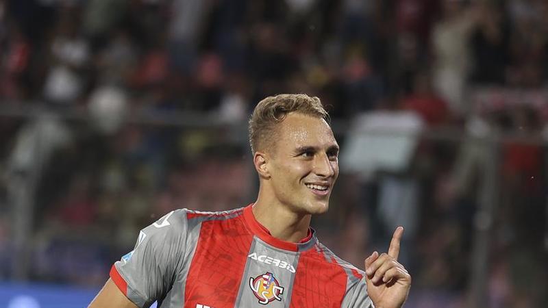 In gialloblù è in arrivo De Luca. Caso con le valigie in mano