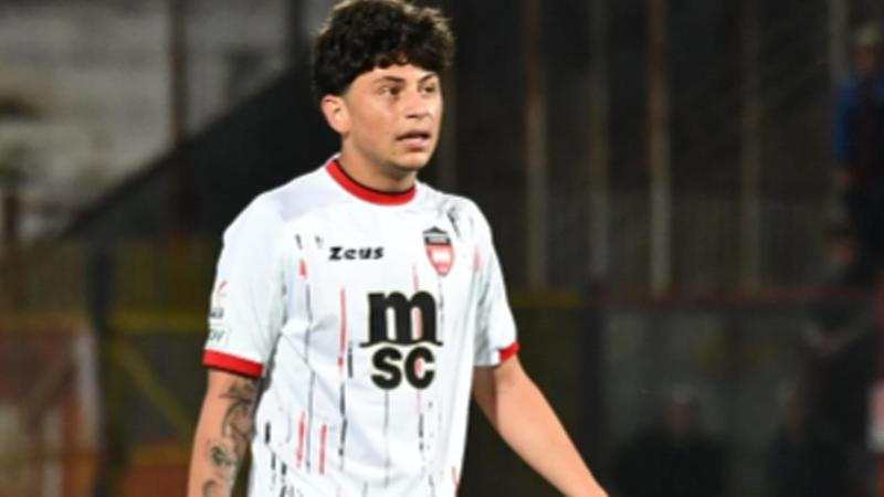 Calciatore dilettante di 18 anni accoltellato nella strada della movida. Ipotesi spedizione punitiva