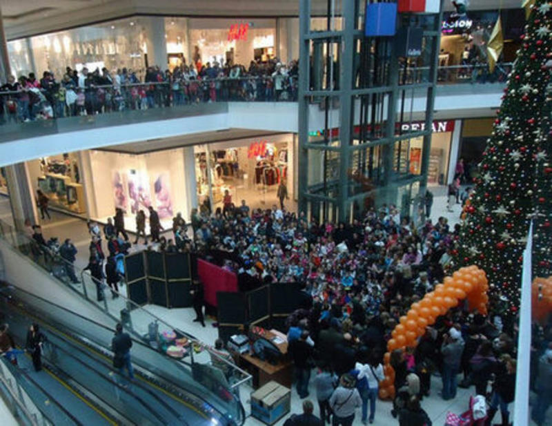 Заради еврозоната българите пазаруват повече. Страхуват се да не изгубят парите си