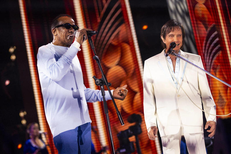 Roberto Carlos ficou tão careta que não canta nem mais 'chuva ruim'