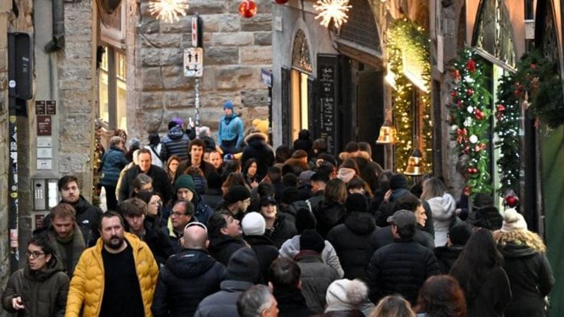 Folla in città per Santo Stefano, tra mercatini, piste di pattinaggio e musei aperti