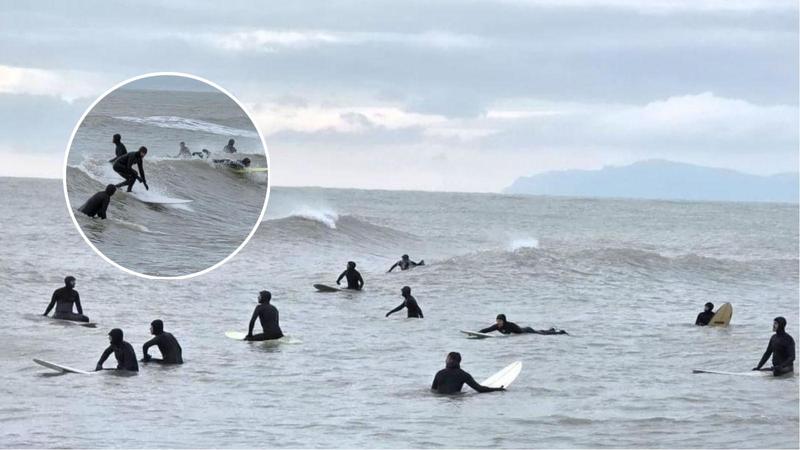 L’onda di Capodanno: i surfisti danno spettacolo davanti al Rockisland