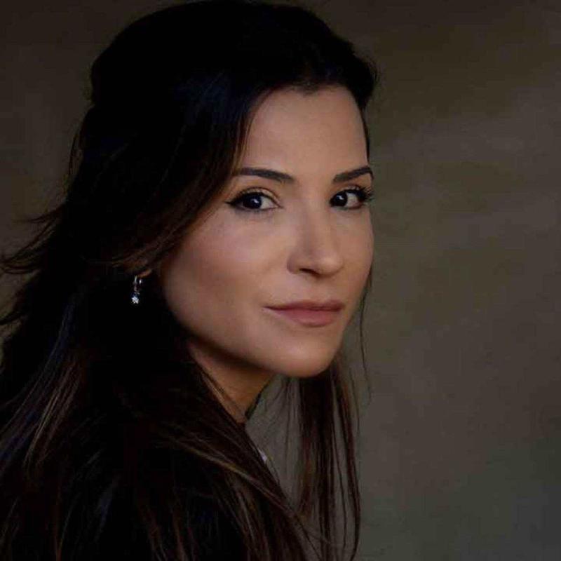 Paula Vaz lança ‘Atire a primeira pedra nesse coração cansado’