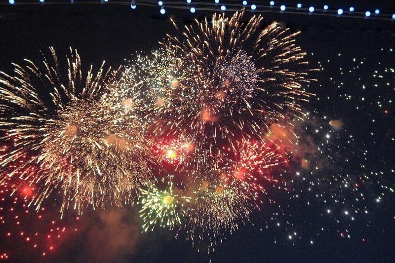 «Будут слушать Путина»: россиянин из Латвии рассказал о запрете праздновать Новый год по московскому времени