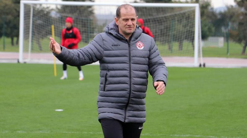 Elmar Baxşıyev canını yaxşı qurtardı