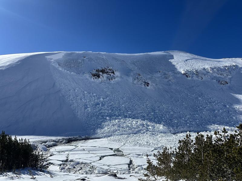 Snowmobilers trigger huge California avalanche, burying one