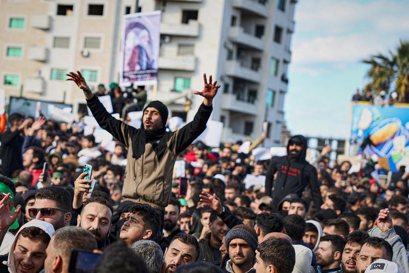 3 dead, dozens injured in Syria clashes between Alawites and counterprotesters