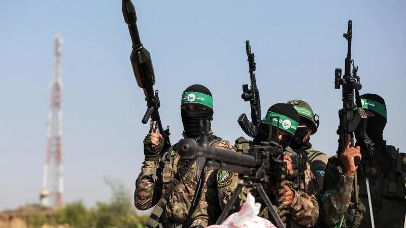 Soldi ad Hamas, bagarre alla Camera. Il centrodestra attacca: “La sinistra non condanna”. M5s: “Israele finanzia l’Isis” Soldi ad Hamas, bagarre alla Camera. Il centrodestra attacca: “La sinistra non condanna”. M5s: “Israele finanzia l’Isis”