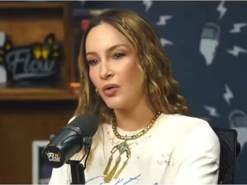 Cantando o “Caranguejo” baixinho, pra ninguém notar Cantando o “Caranguejo” baixinho, pra ninguém notar