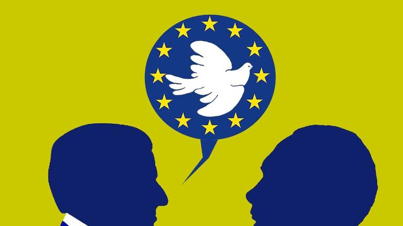 La doppia carta di Macron