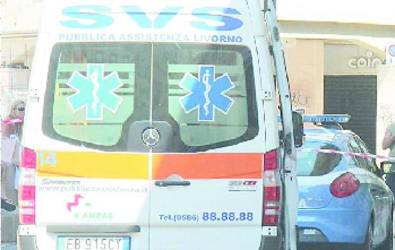 Livorno, cinquantaquattrenne picchiato di notte in piazza Attias
