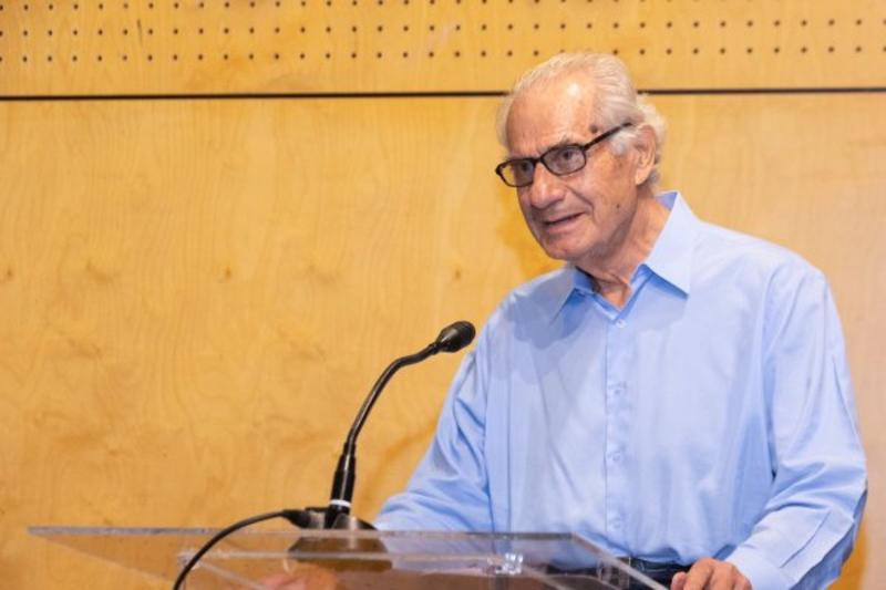 Takis Hacıdimitriu: “Bugün, daha iyi bir gelecek için fırsatların yanısıra, bizi takip eden yeni bir uçurum tehlikesiyle birlikte, yeniden bir eşikteyiz…”