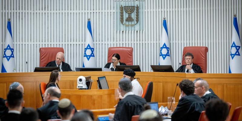 Oberstes Gericht setzt Schließung des Armeesenders aus