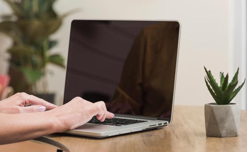 Diputada rifa su MacBook 