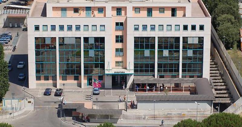 Preleva al bancomat e viene rapinata e picchiata in strada a San Sisto: 61enne presa a calci perché non voleva mollare la borsa